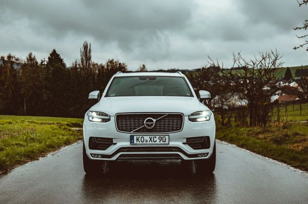 Découvrez pourquoi choisir une voiture hybride rechargeable volvo